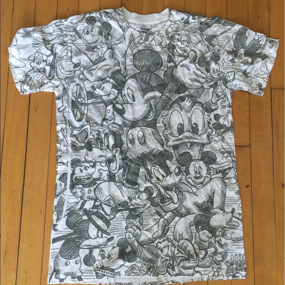 NWOT Authentic Disneyland Disney World TShirt