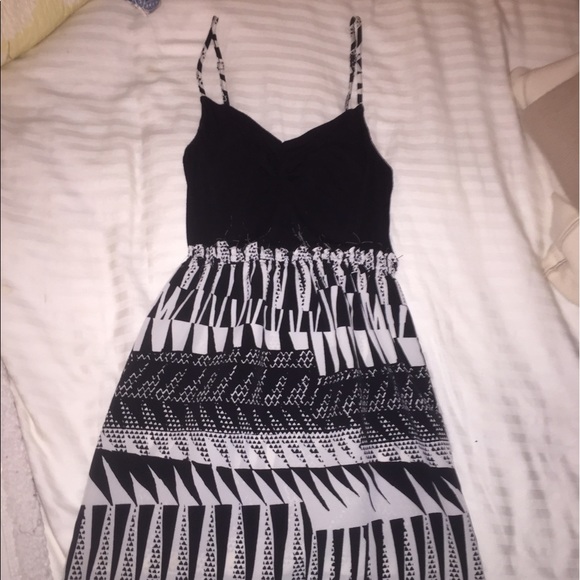 Urban Outfitters Black and White patterned dress - Picture 1 of 3