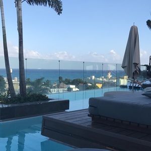 Meet your Posher, Lorenia