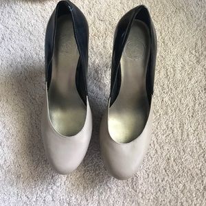 JS by Jessica taupe and black pumps