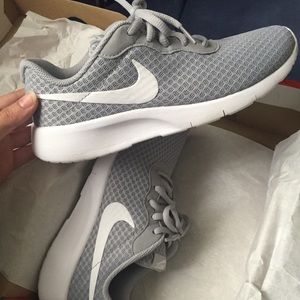 Nike Tanjun
