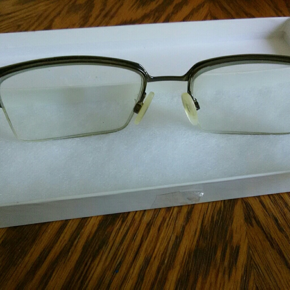 Burberry eyeglasses, prescription glasses - Picture 2 of 8