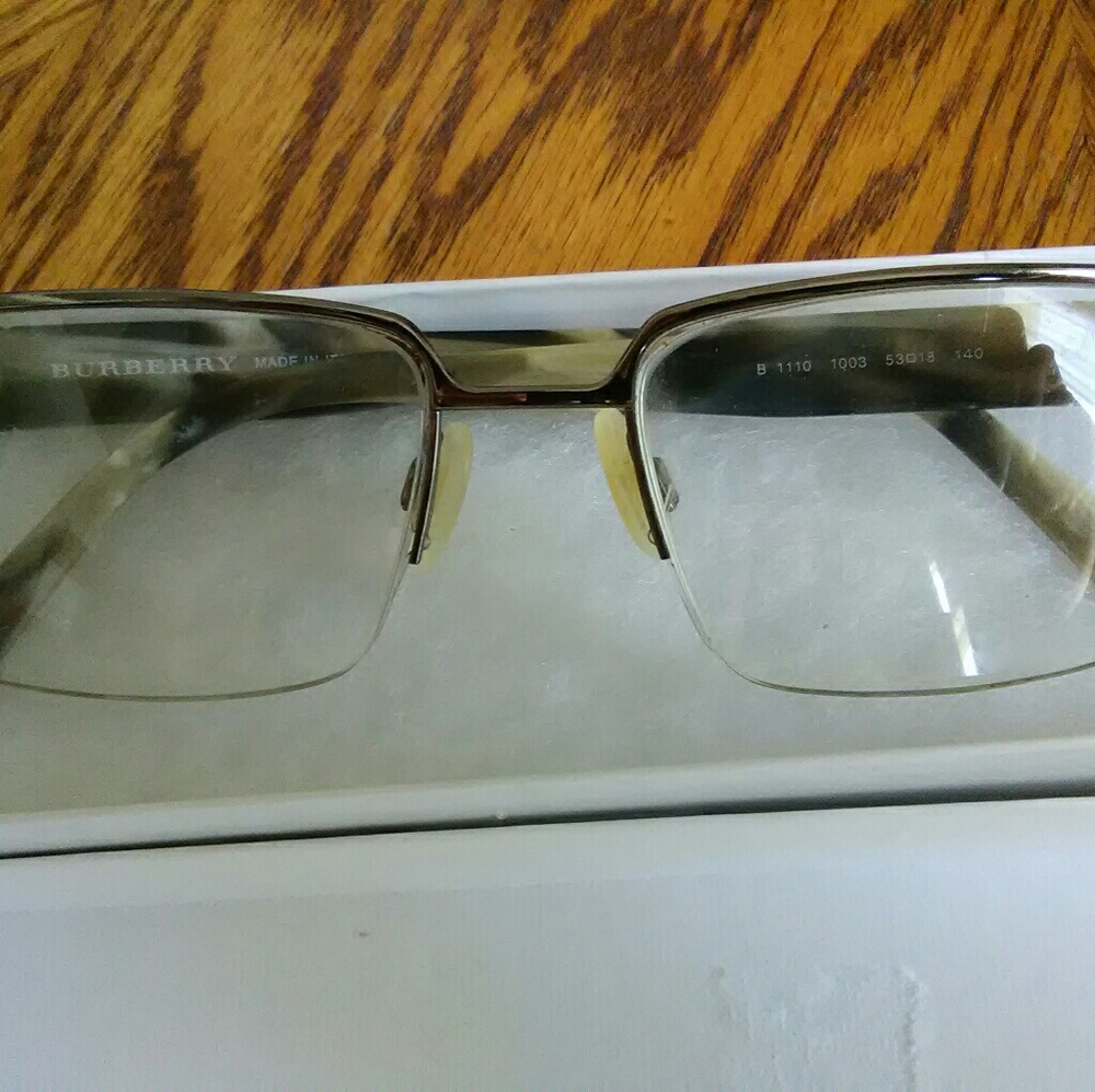 Burberry eyeglasses, prescription glasses - Picture 4 of 8