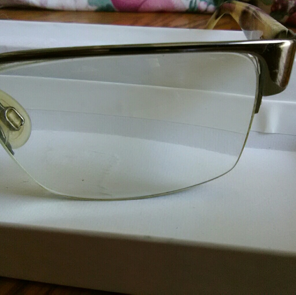 Burberry eyeglasses, prescription glasses - Picture 5 of 8