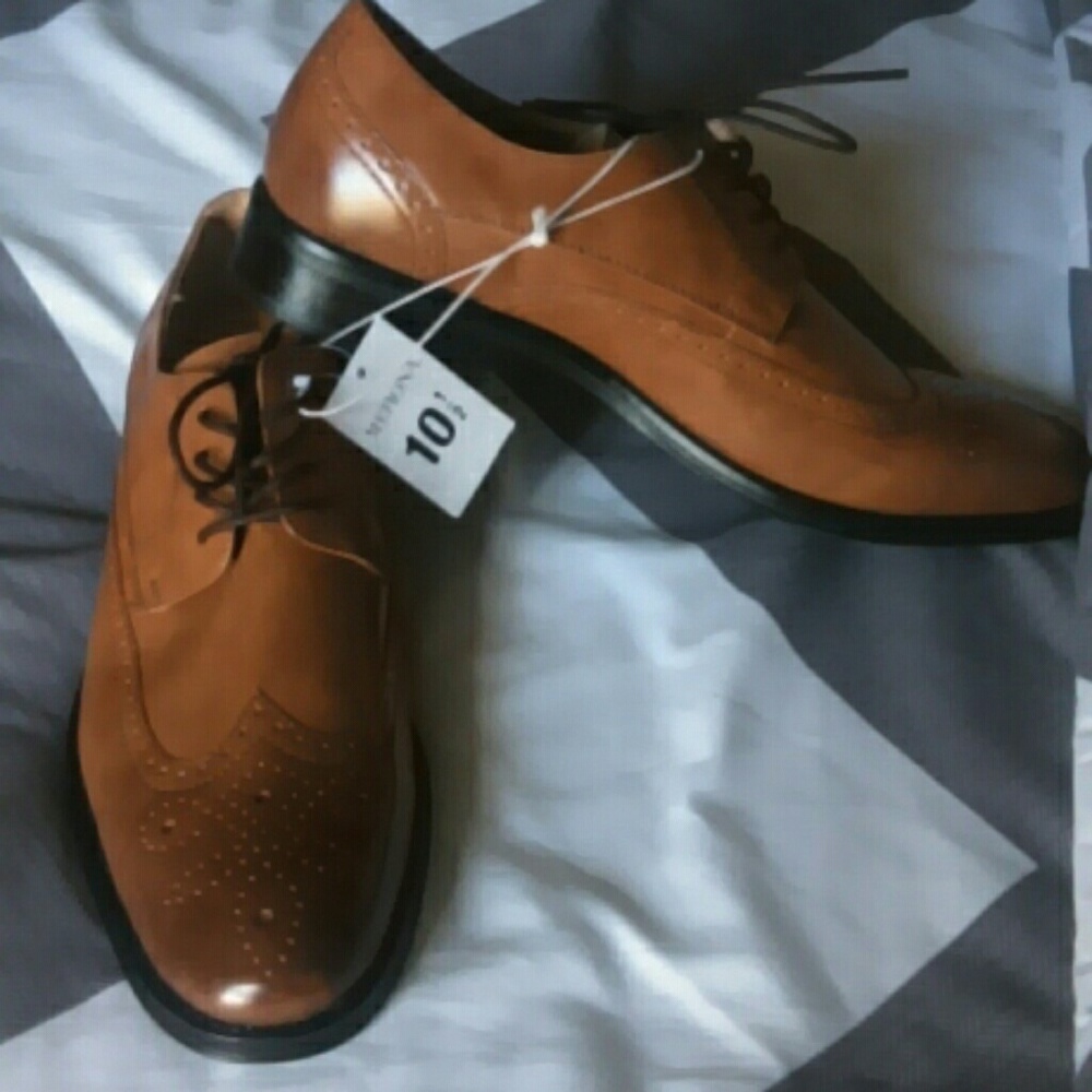 **SOLD**Men's tan dress shoe
