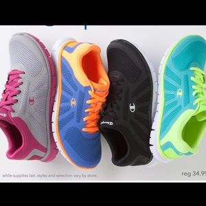 Tennis shoes