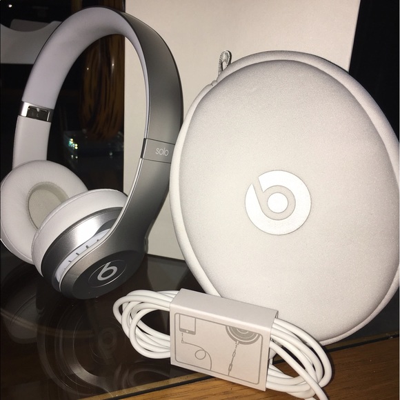 Beats Headphones - Picture 1 of 2