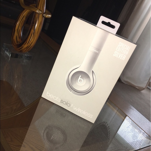 Beats Headphones - Picture 2 of 2