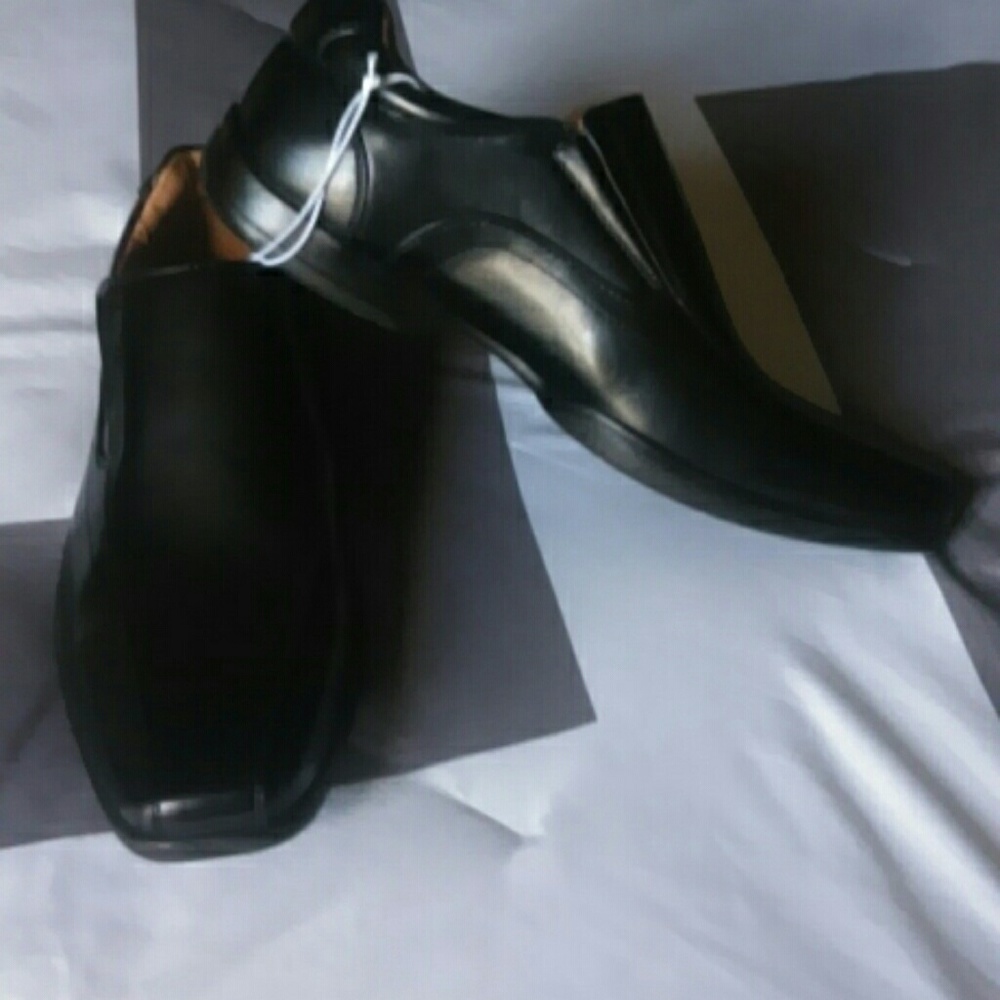 Men's black dress shoes