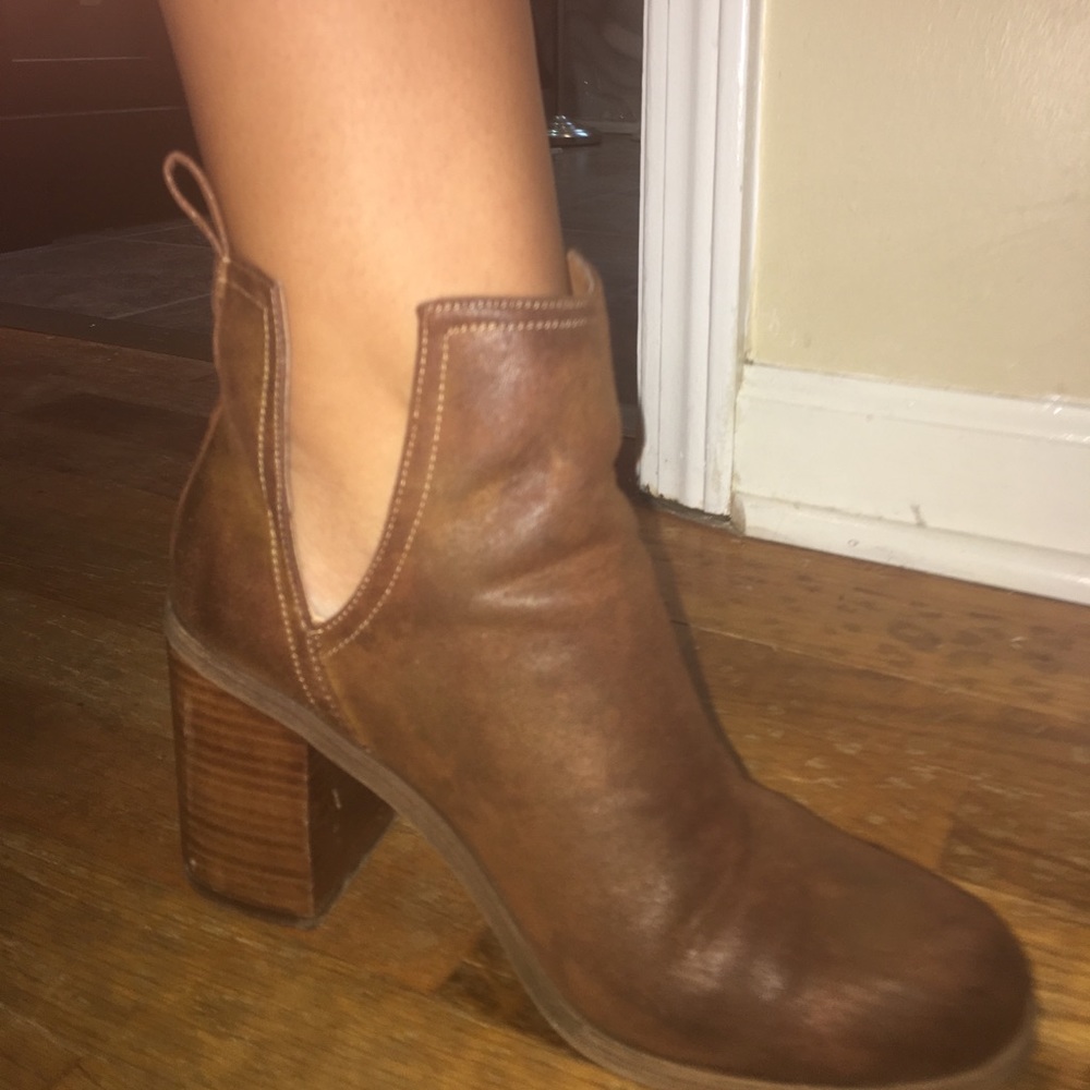 Brown Booties 💕