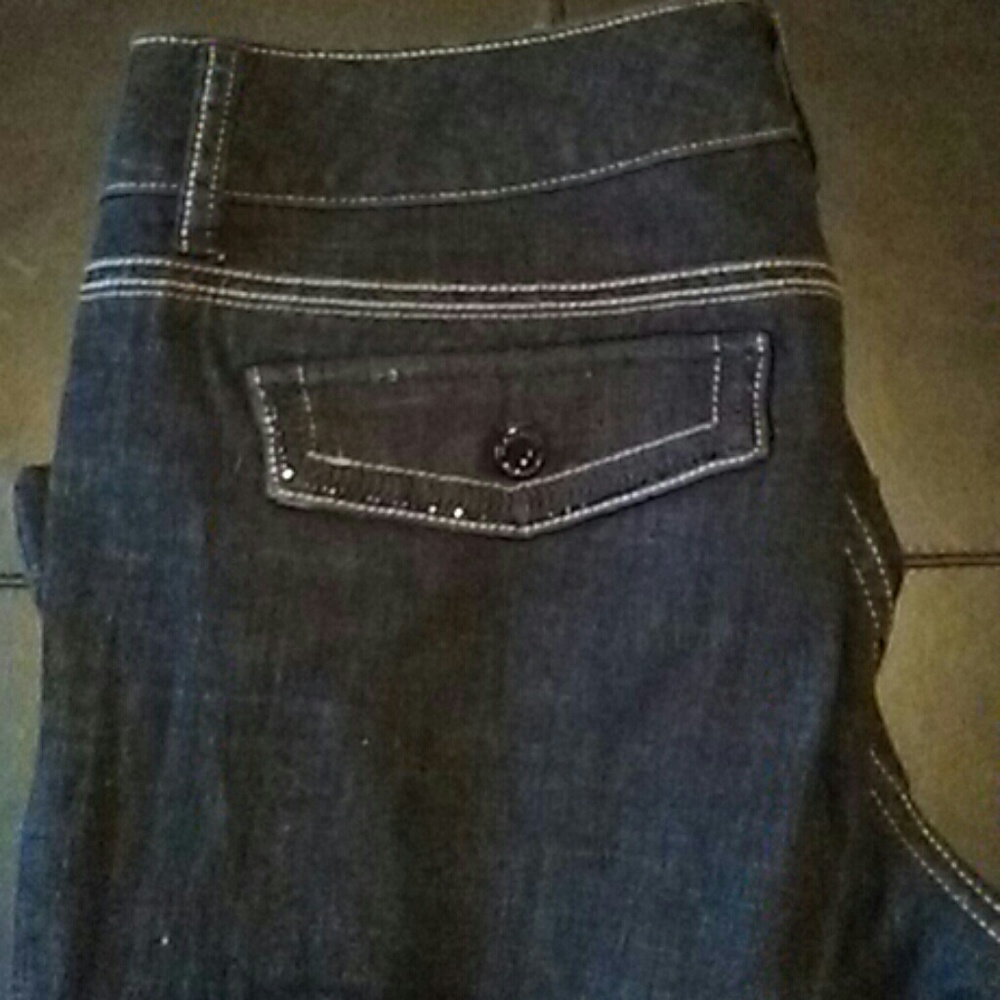 Trouser leg jeans with black beads