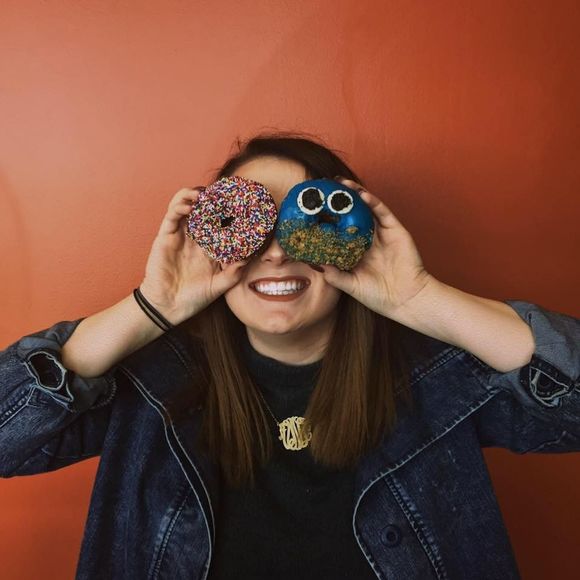 Meet your Posher, Sia - Picture 3 of 7