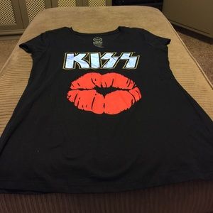 Black Kiss Tee