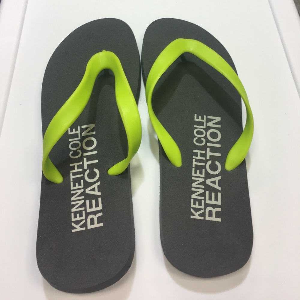 NWOT KENNETH COLE FLIP FLOPS