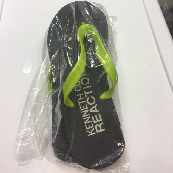 NWOT KENNETH COLE FLIP FLOPS - Picture 3 of 3