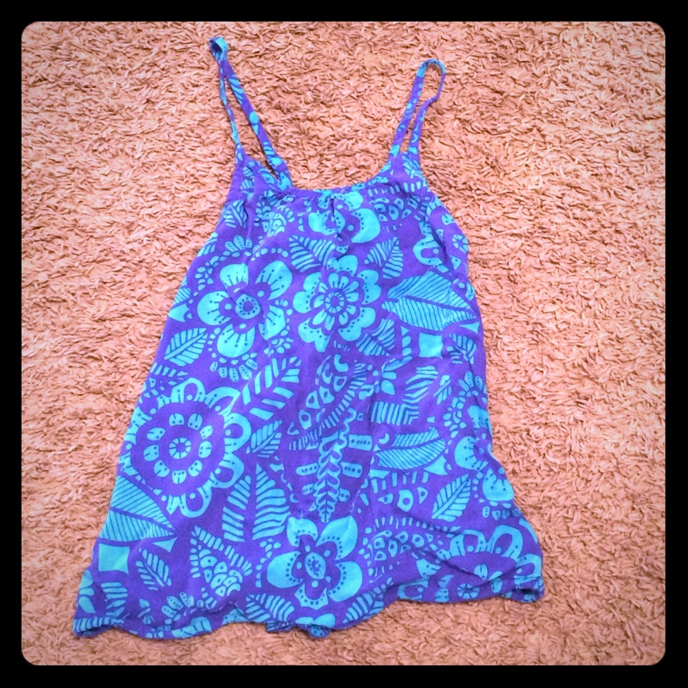 Beautiful x-strapped Summer tank top