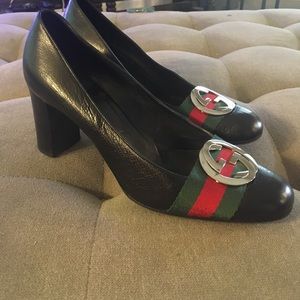 Beautiful *authentic*vintage Gucci pump size 7 1/2