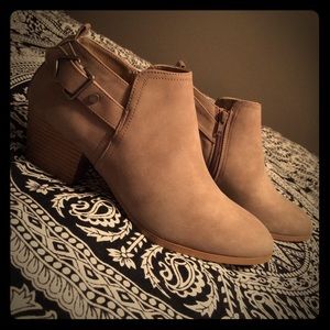 BRAND NEW low heel tan booties