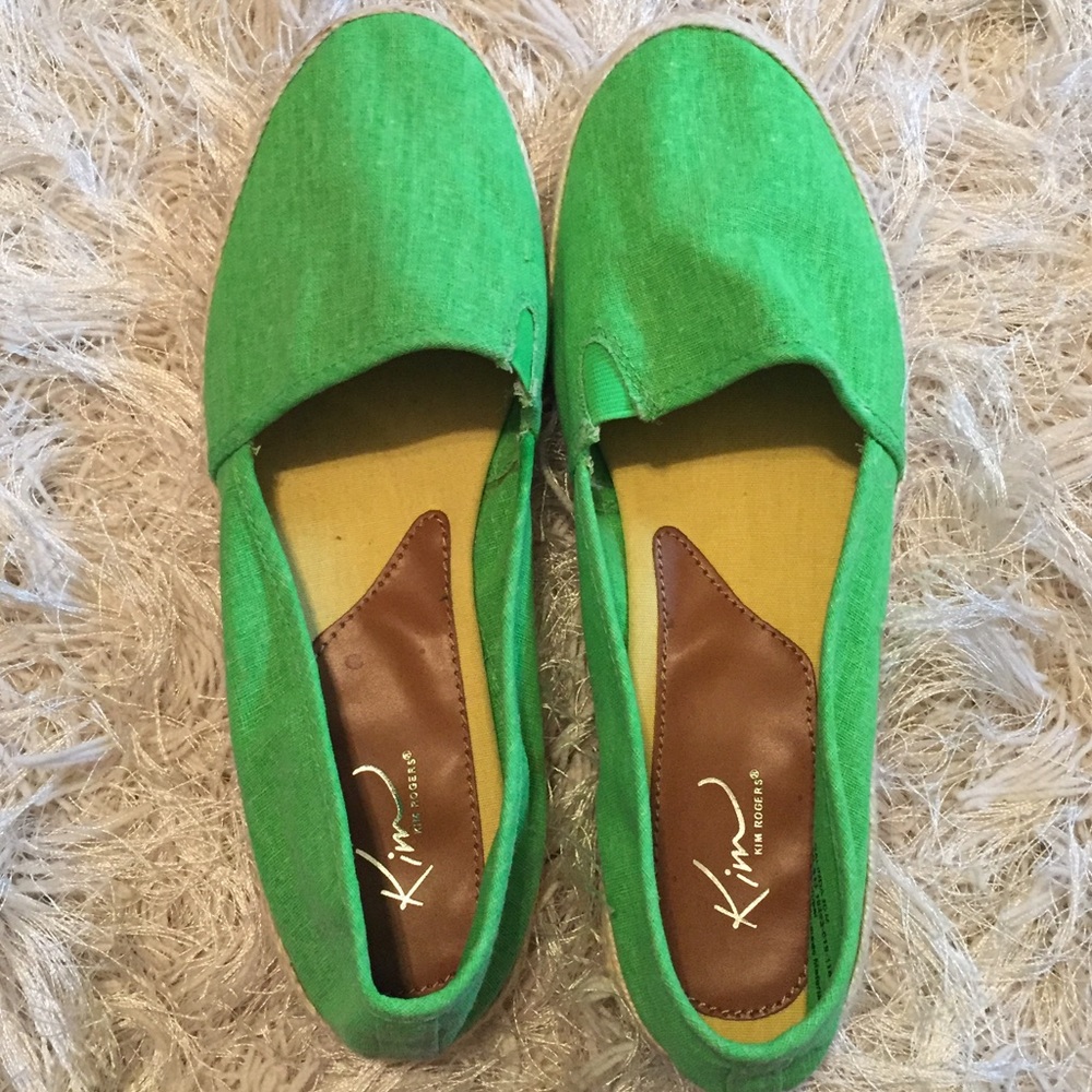 Kim Rogers Slip on Flats! 💚