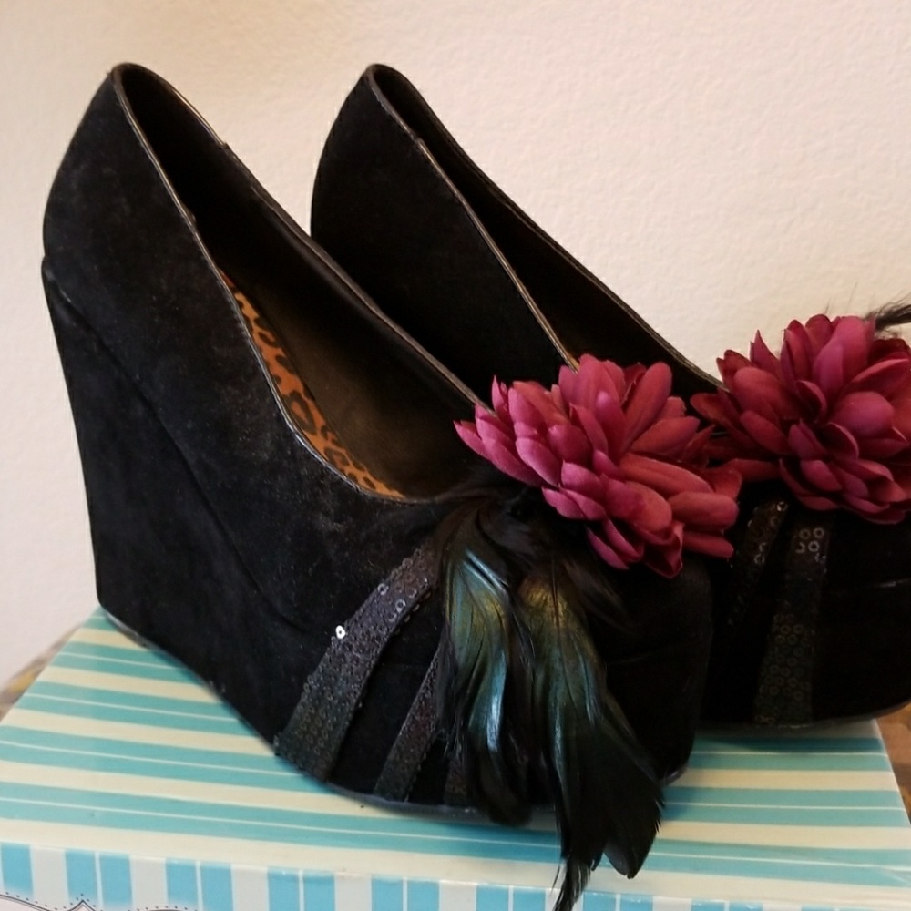 Bettie Page Wedges