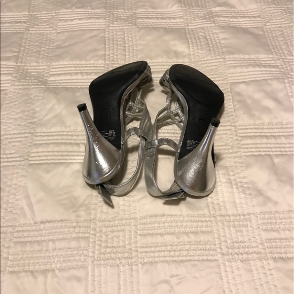Silver dress heels - Picture 4 of 4