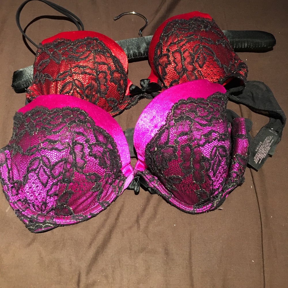 2 Victoria secret bras great condition