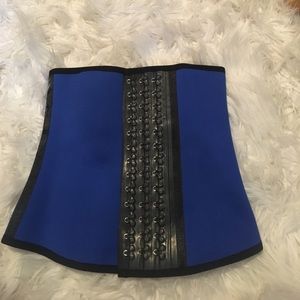 Antonia Dream Curves