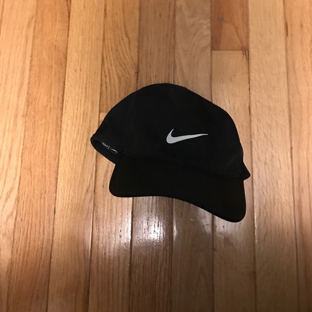 Black and white nike running hat
