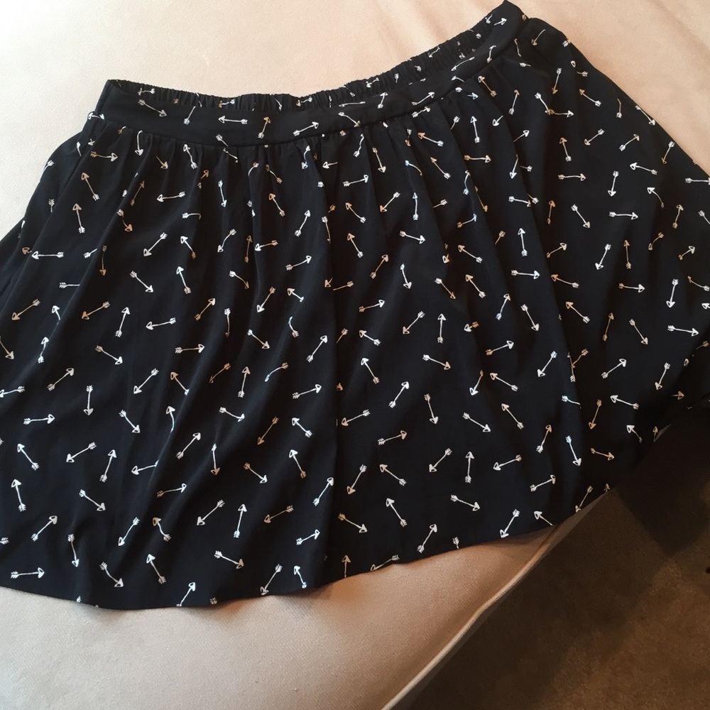 Short skirt with arrow design 🏹