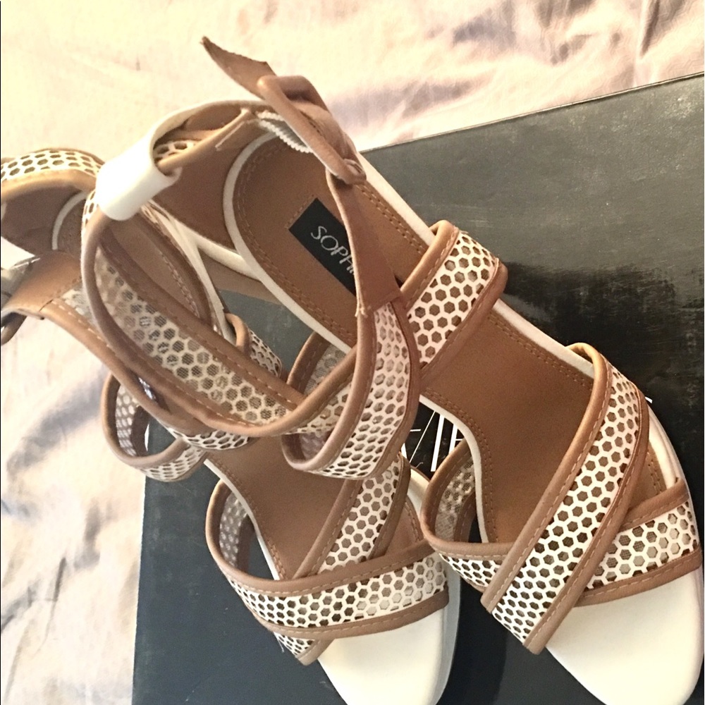 Sophia and Lee white and Tan heels 7.5 US