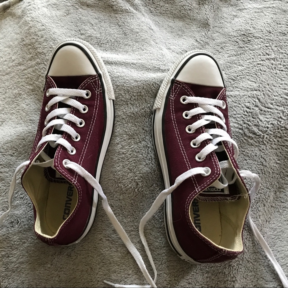 PRICE DROP‼️ - Maroon converse
