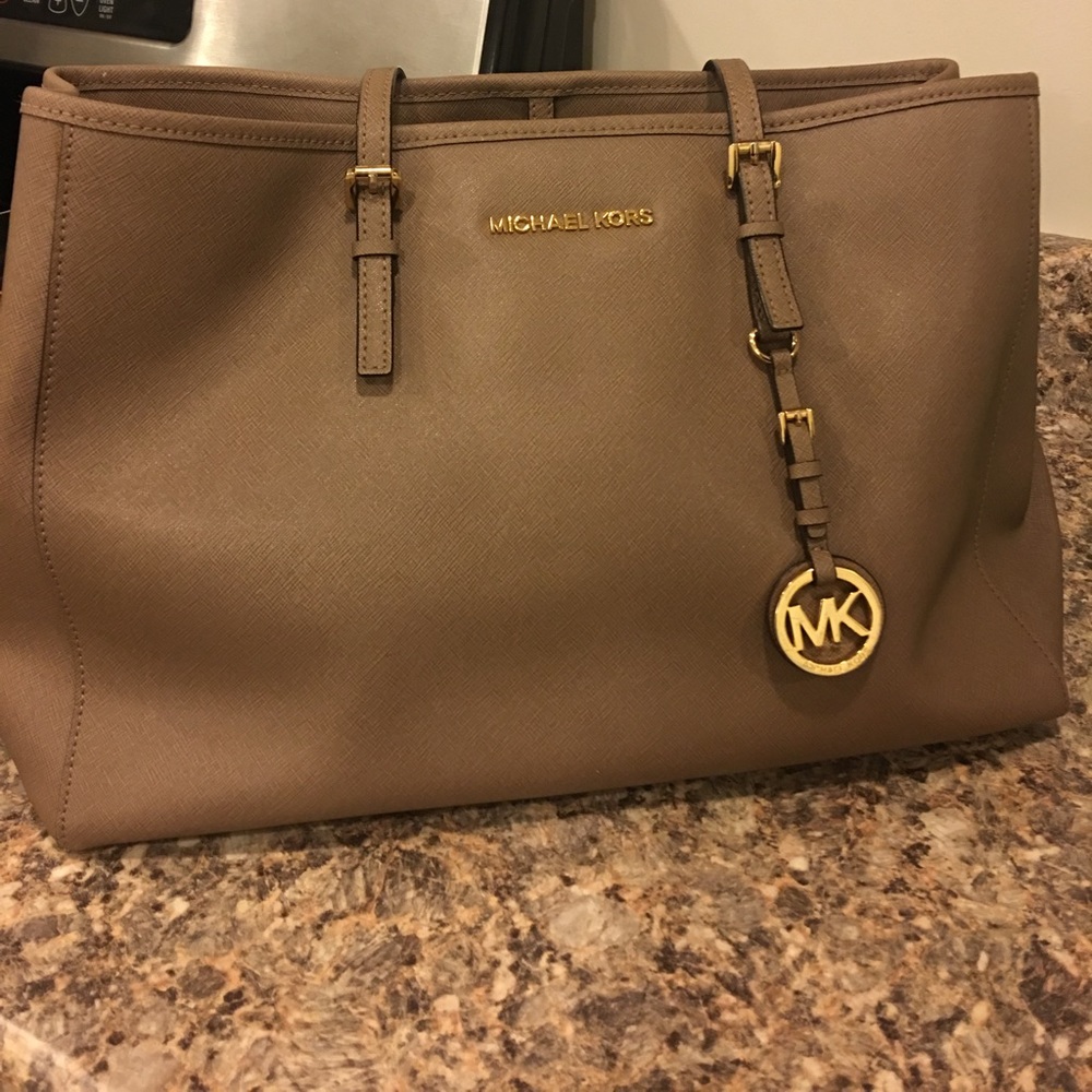 Michael Kors Jet Set Large Top-Zip Tote