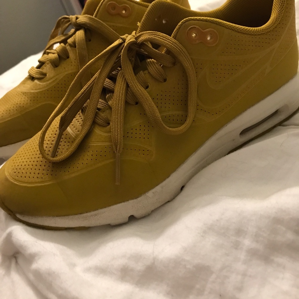yellow Nike Airs size 8