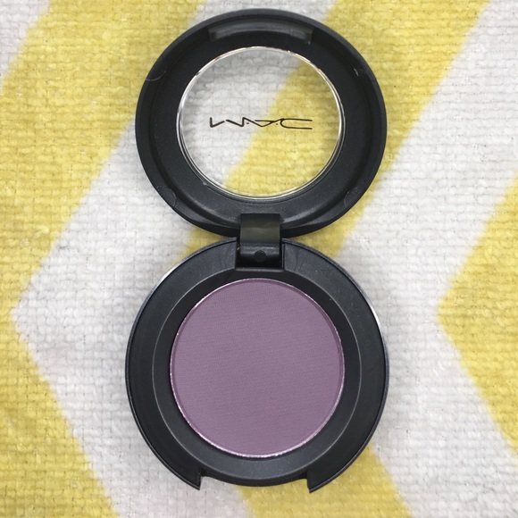 M•A•C Cosmetics Memorabilia Eyeshadow - Picture 2 of 3