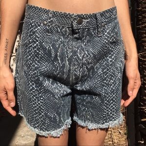 WRANGLER snake skin shorts