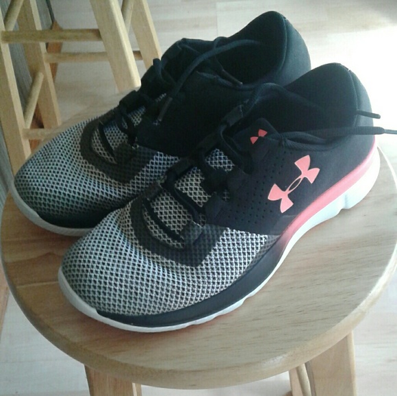 Under Armour shoes - Picture 1 of 1