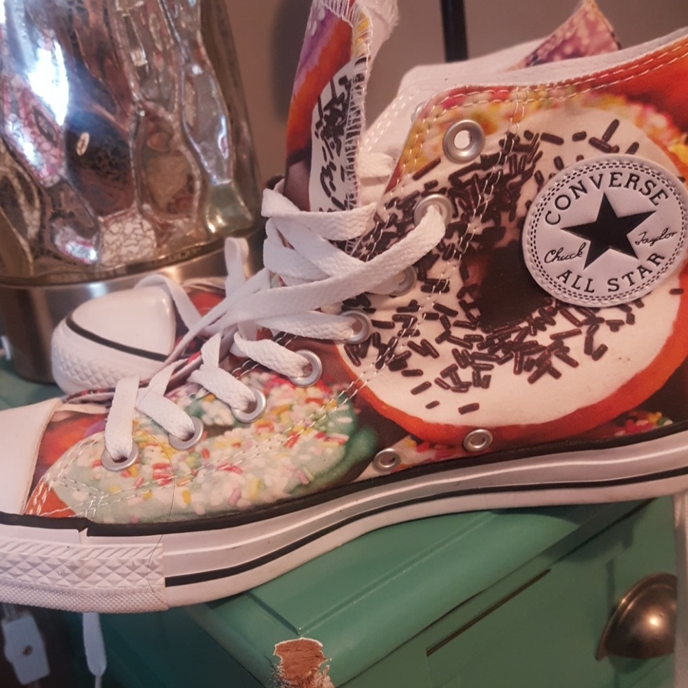 Donut Converse