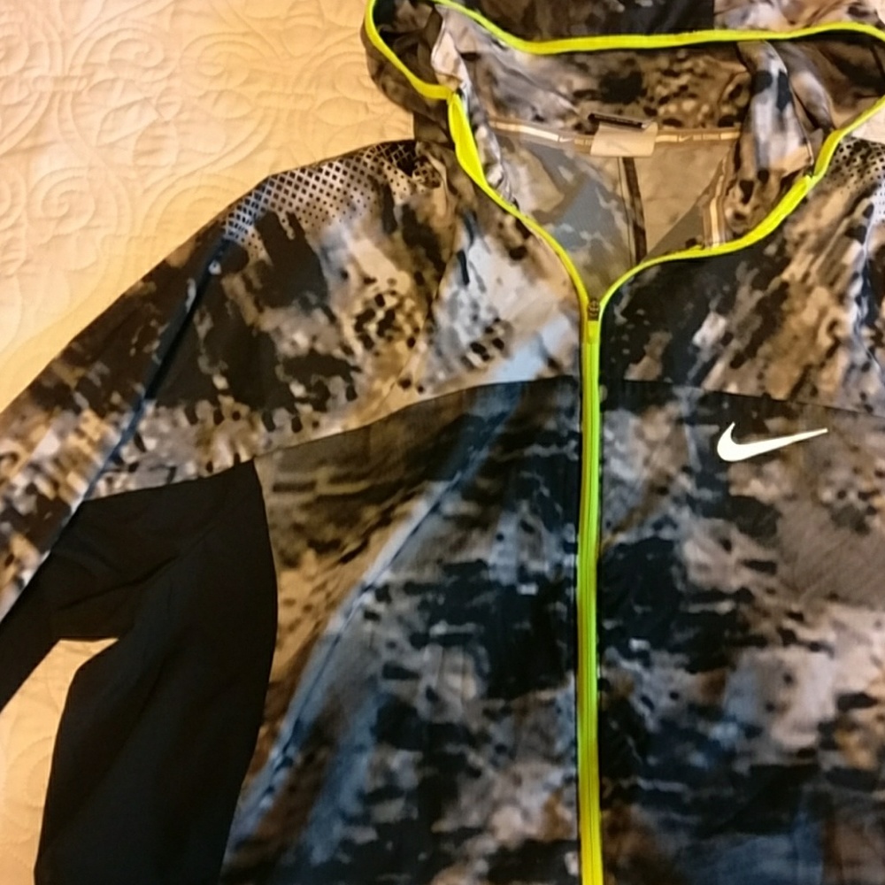 EUC  lightweight women's running jacket