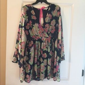 FLORAL LONG SLEEVE DRESS WITH LACE CUTOUT