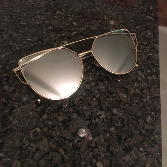 Mirrored Glasses - Picture 2 of 6