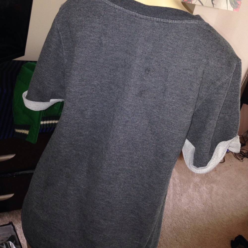 basic shirt - Picture 2 of 3