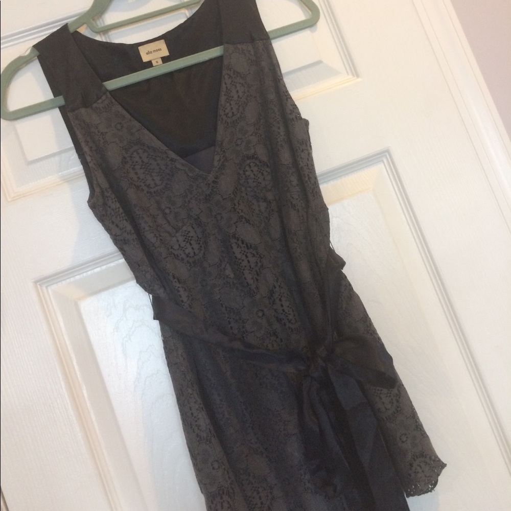 Ella Moss gray lace and black satin top Small