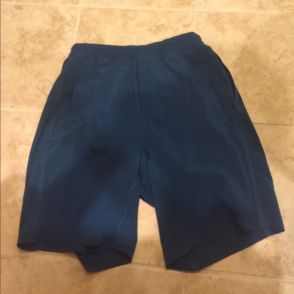 Lululemon 9" shorts in great condition!