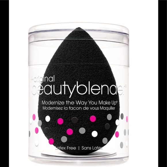 Other - 💯the Beauty Blender in black🖤NEW🎉