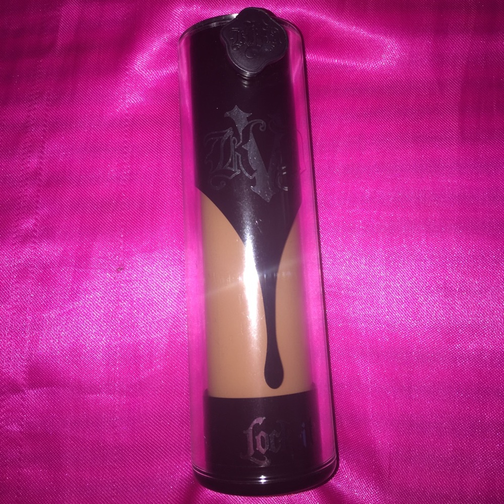 Kat Von D Lock-it Foundation