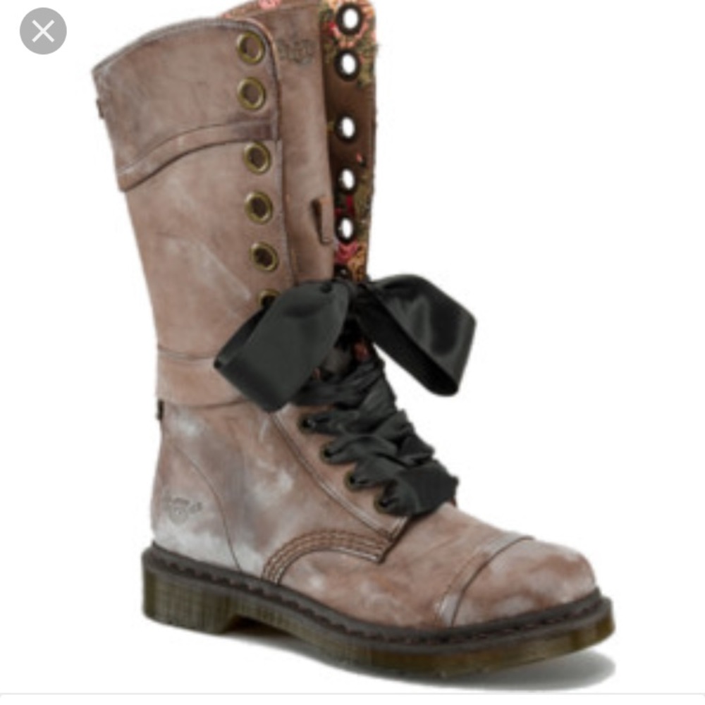 Brown Triumph 1914 boots with satin ribbon laces