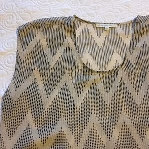 EUC Daniel Rainn split back blouse