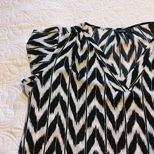 EUC black and white Apt 9 blouse
