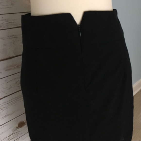 • Banana Republic Black Skirt • - Picture 3 of 4