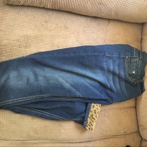 Bigots size 25 leopard ankle jeans